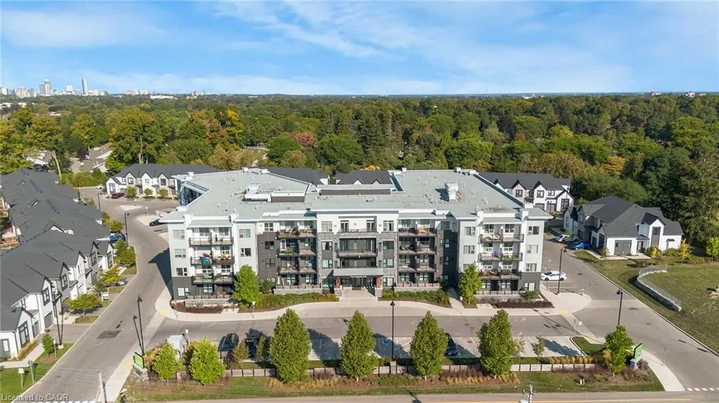 110 Fergus Avenue, #211