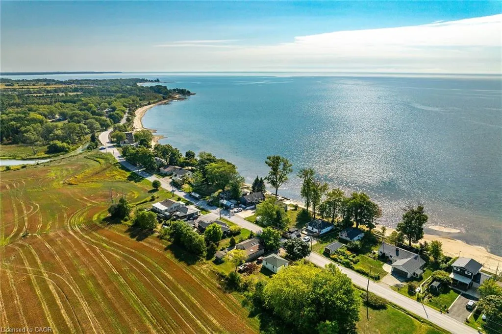 2011 Lakeshore Road