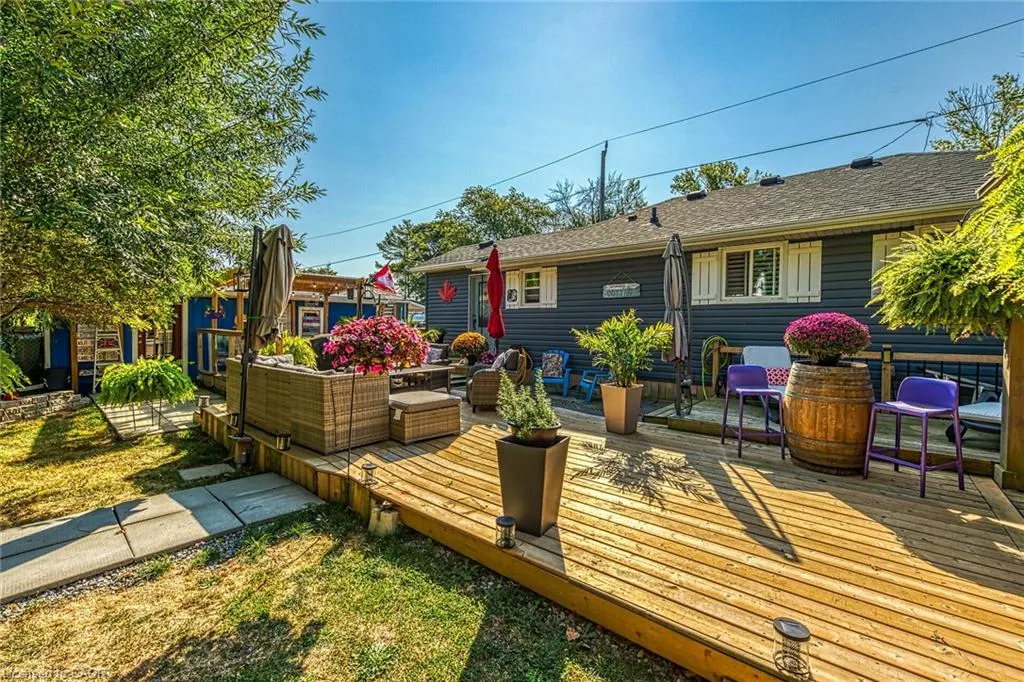 2011 Lakeshore Road