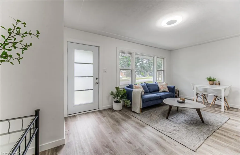 98 Harber Avenue