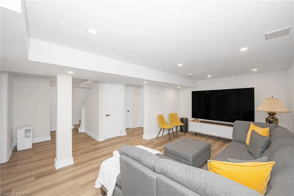 350 East Side Crescent