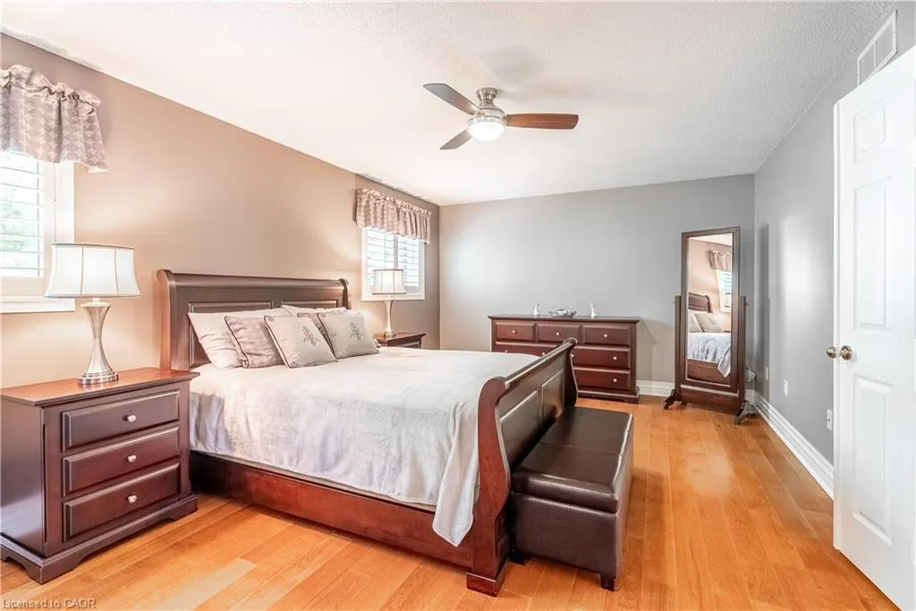 26 Gowinlock Court