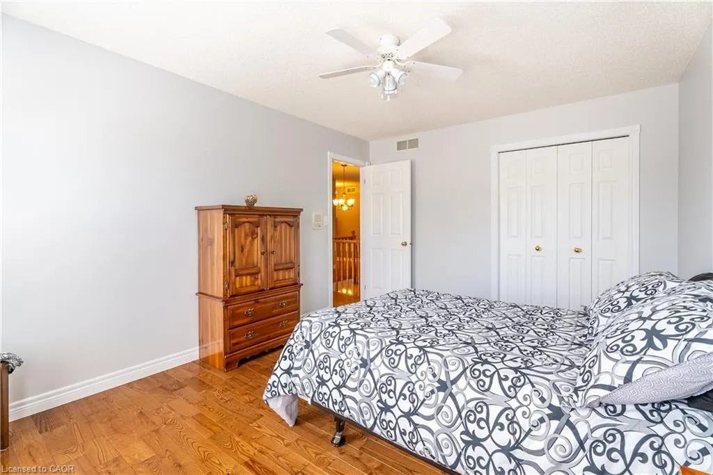 26 Gowinlock Court