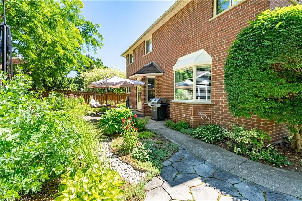 26 Gowinlock Court