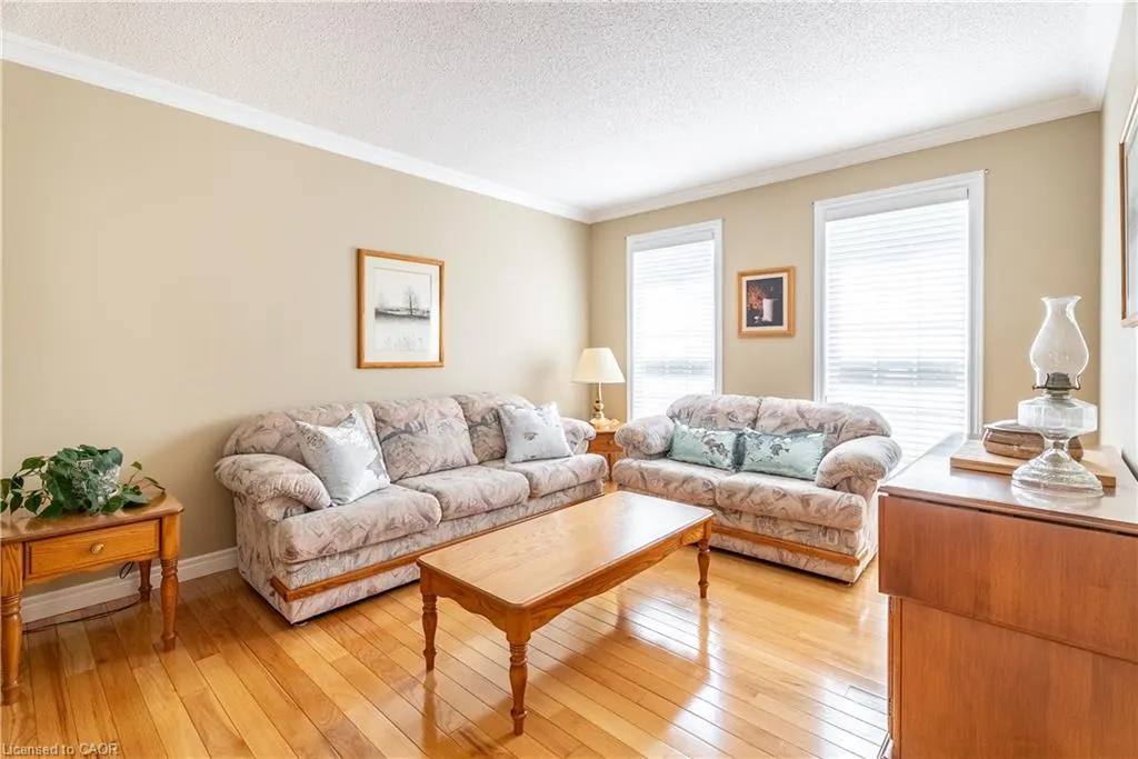 26 Gowinlock Court