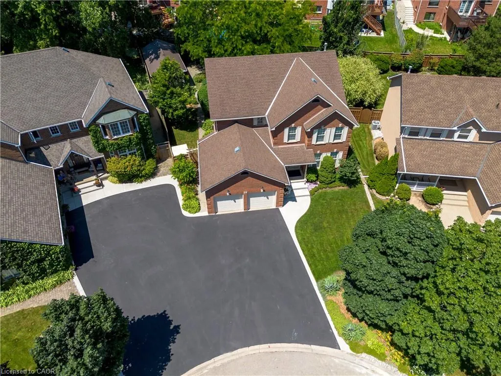 26 Gowinlock Court