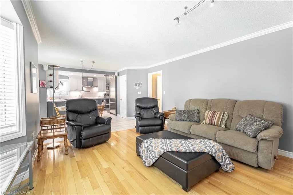 26 Gowinlock Court