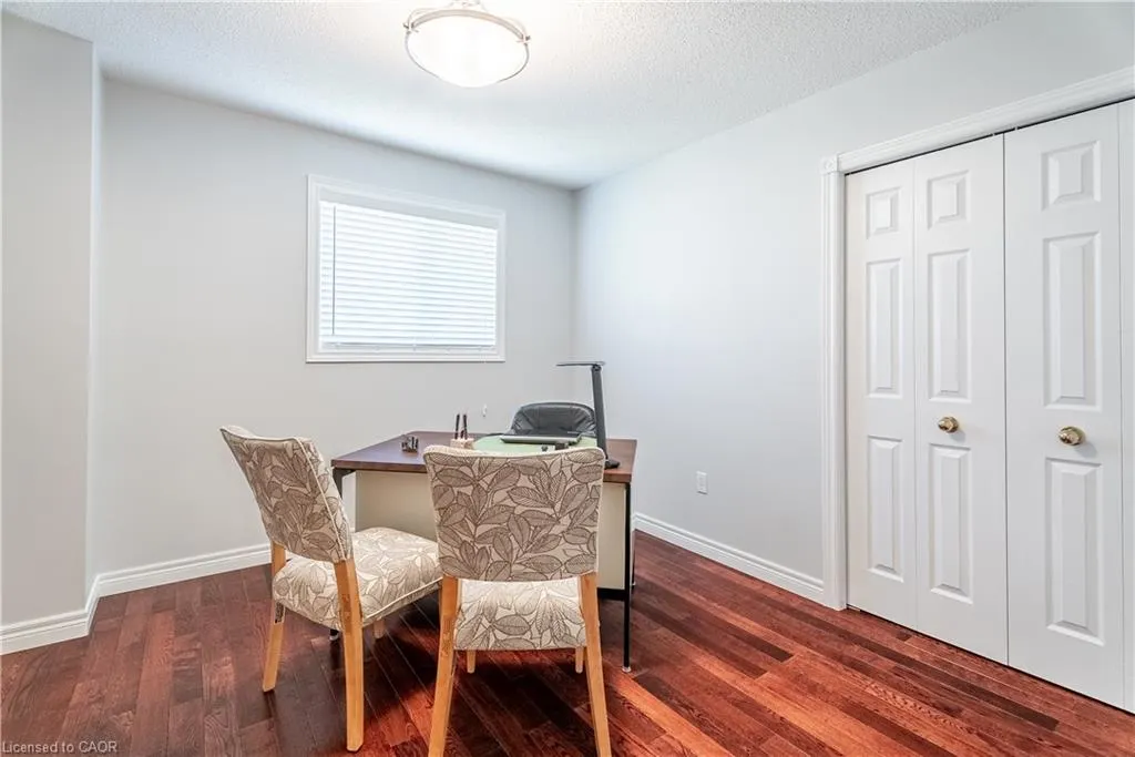 26 Gowinlock Court