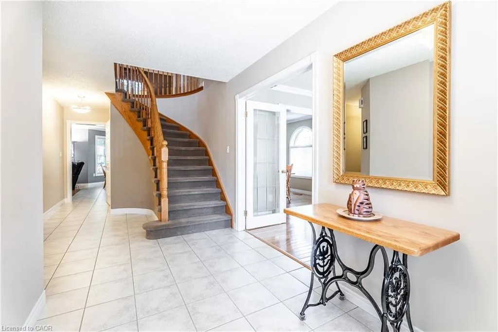 26 Gowinlock Court