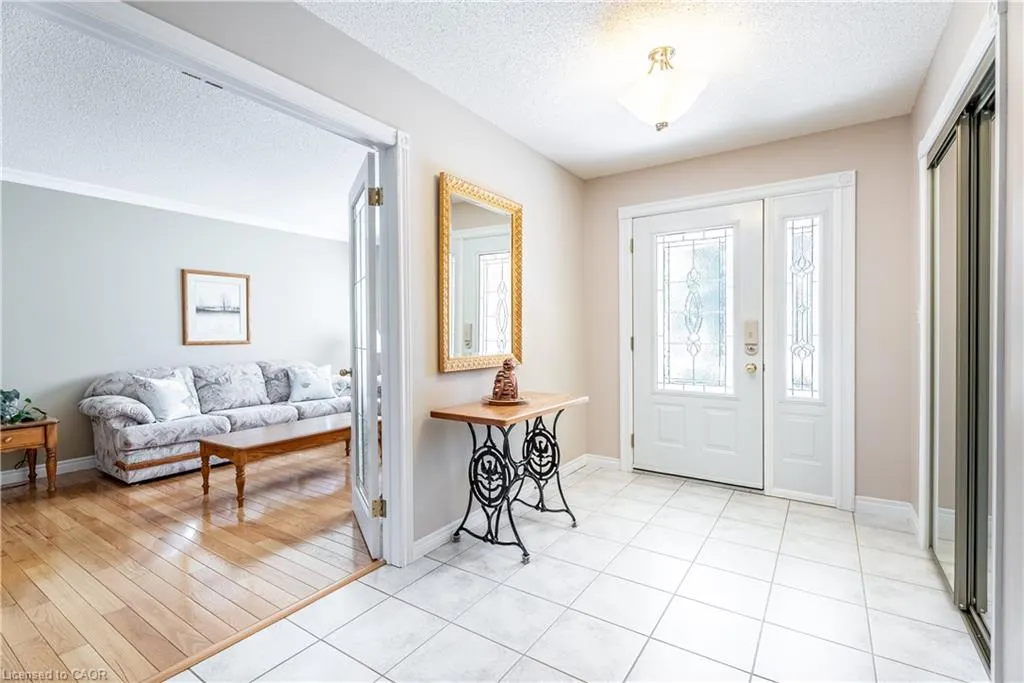 26 Gowinlock Court