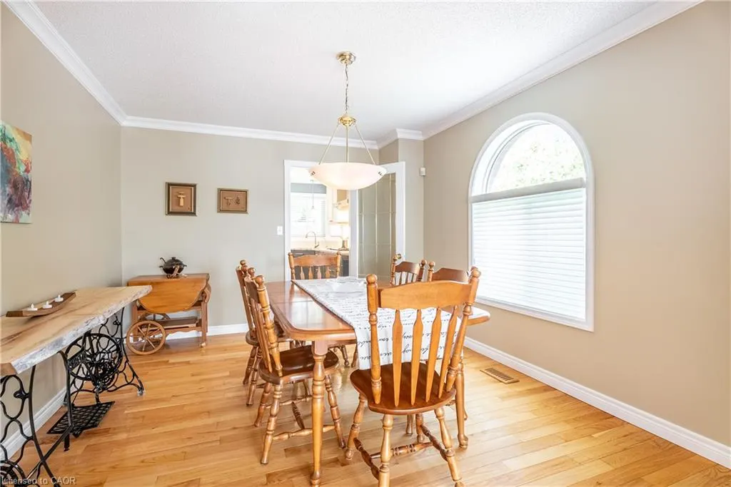 26 Gowinlock Court