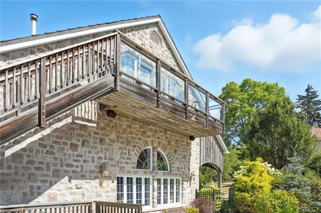 143 East River Road