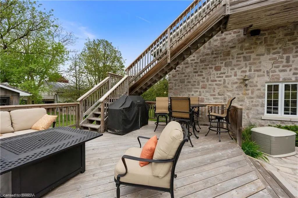 143 East River Road