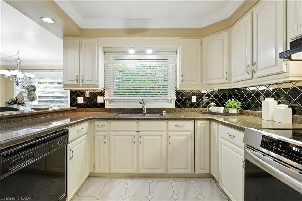 6 Renata Court