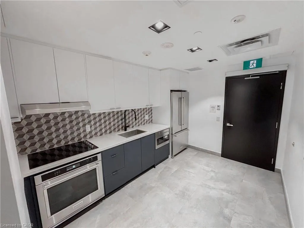 25 Wellington Street S, #1602