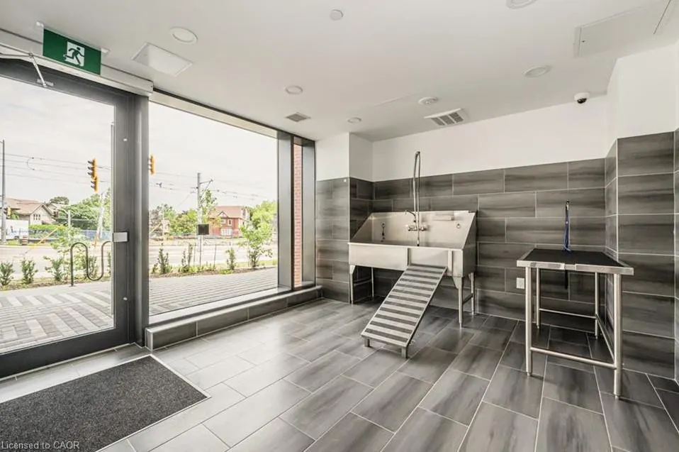 25 Wellington Street S, #1602