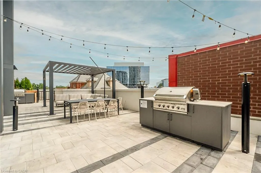 25 Wellington Street S, #1602