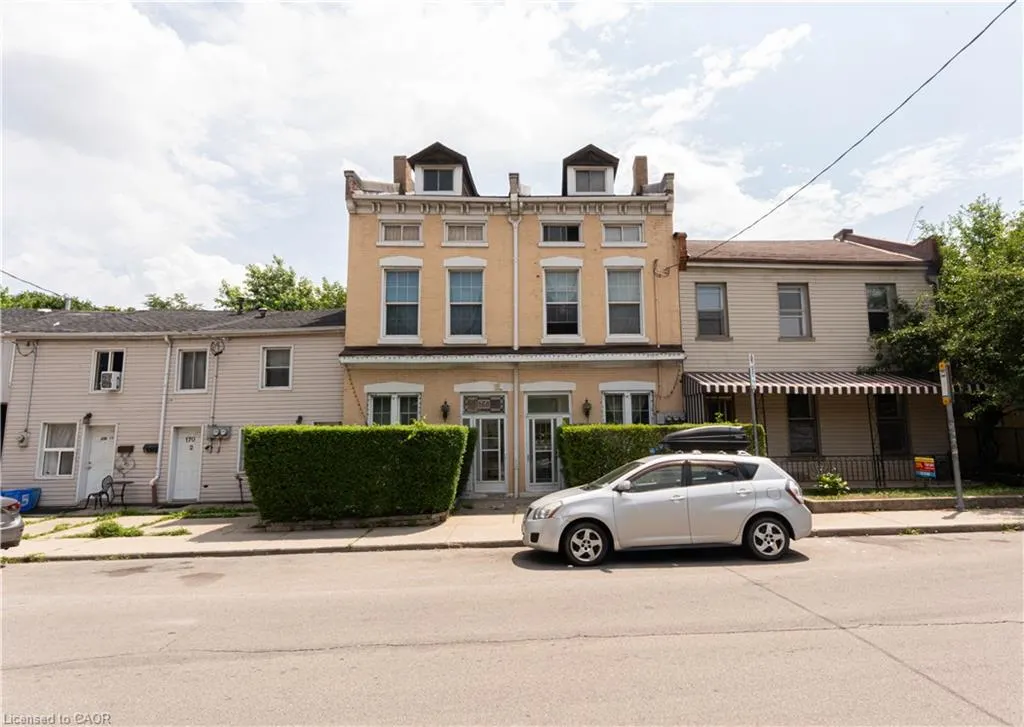 168 Macnab Street N