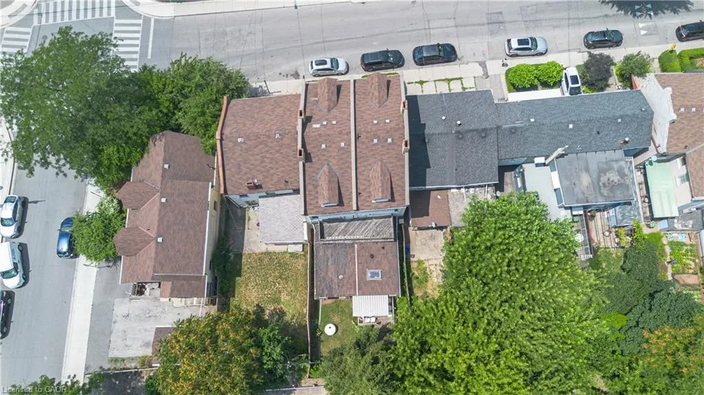 168 Macnab Street N