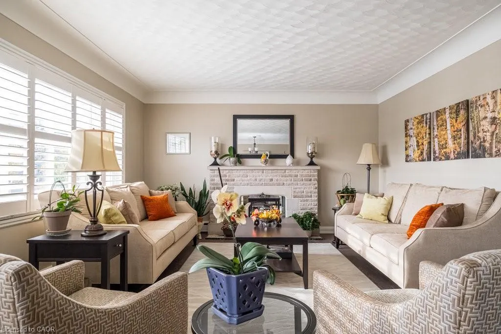 858 King Street W