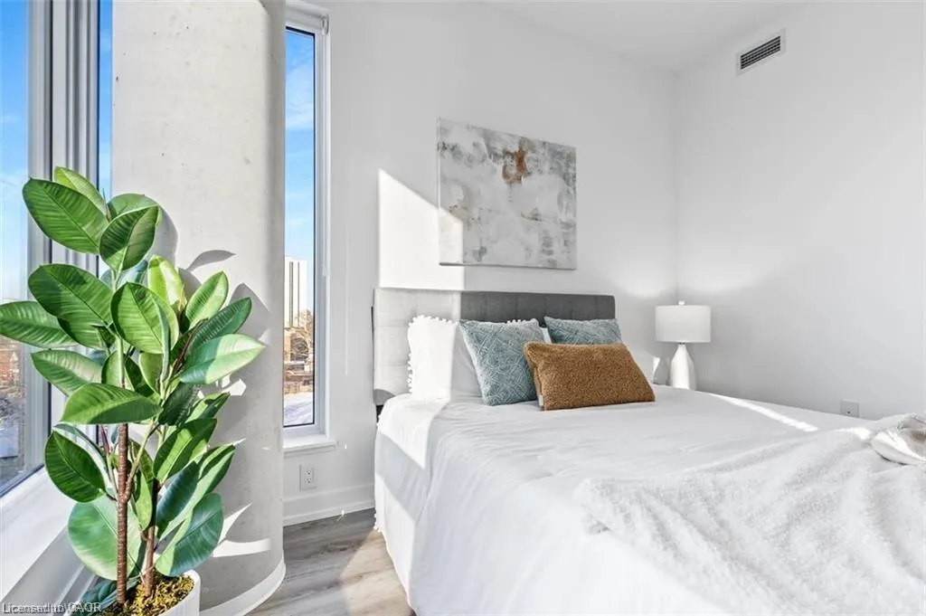 15 Wellington Street, #706B
