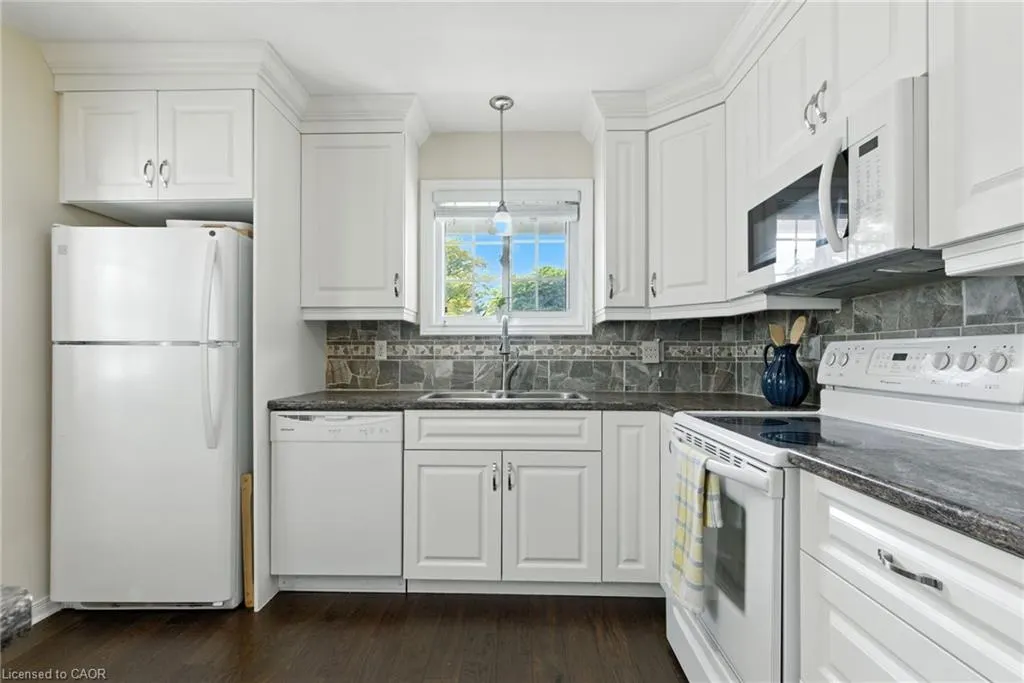 360 Silverbirch Boulevard
