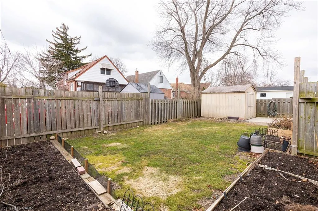 4 Sunning Hill Avenue, #UPPER