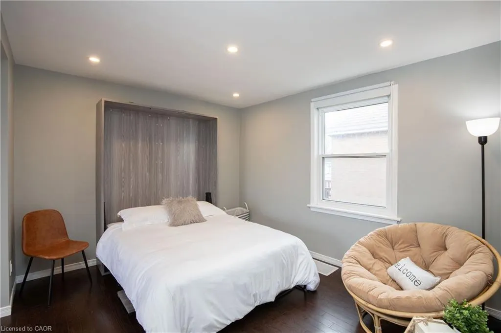 4 Sunning Hill Avenue, #UPPER