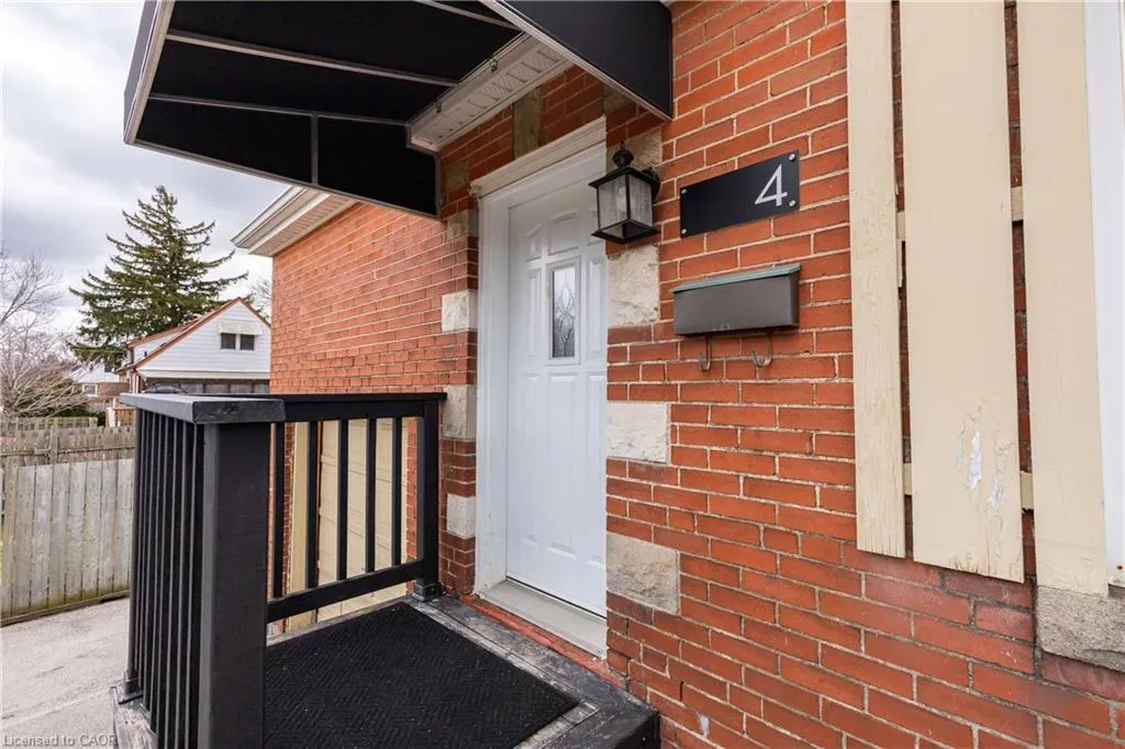 4 Sunning Hill Avenue, #UPPER