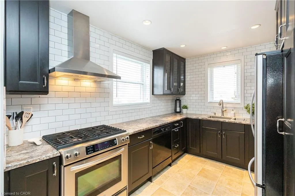 4 Sunning Hill Avenue, #UPPER