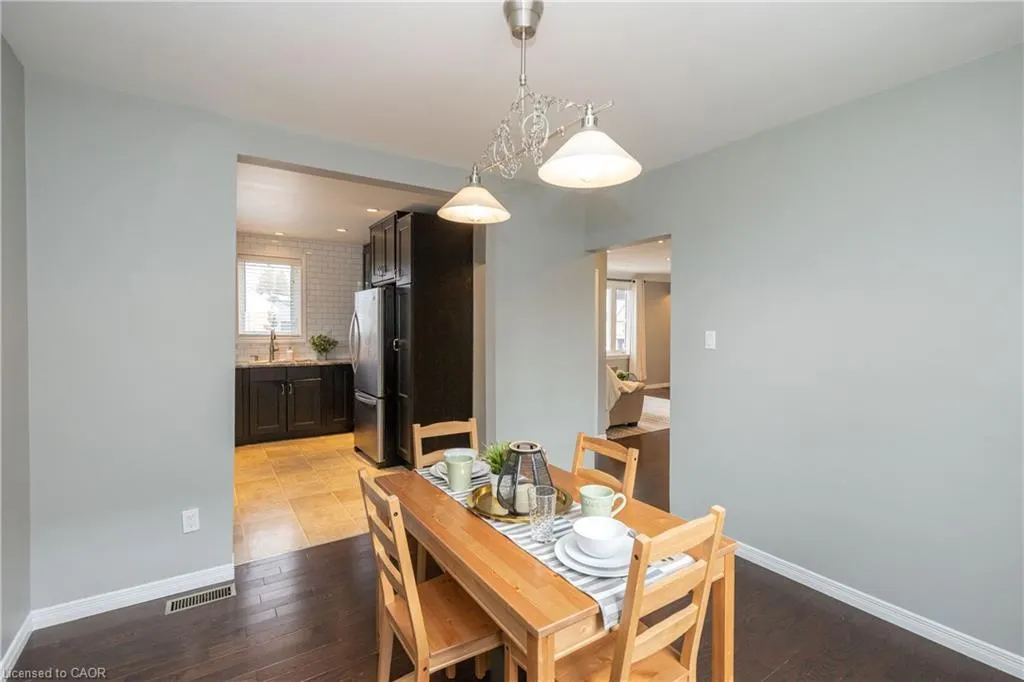 4 Sunning Hill Avenue, #UPPER