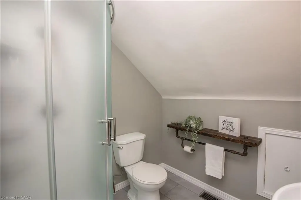 4 Sunning Hill Avenue, #UPPER