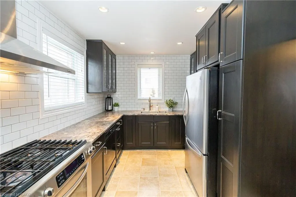 4 Sunning Hill Avenue, #UPPER