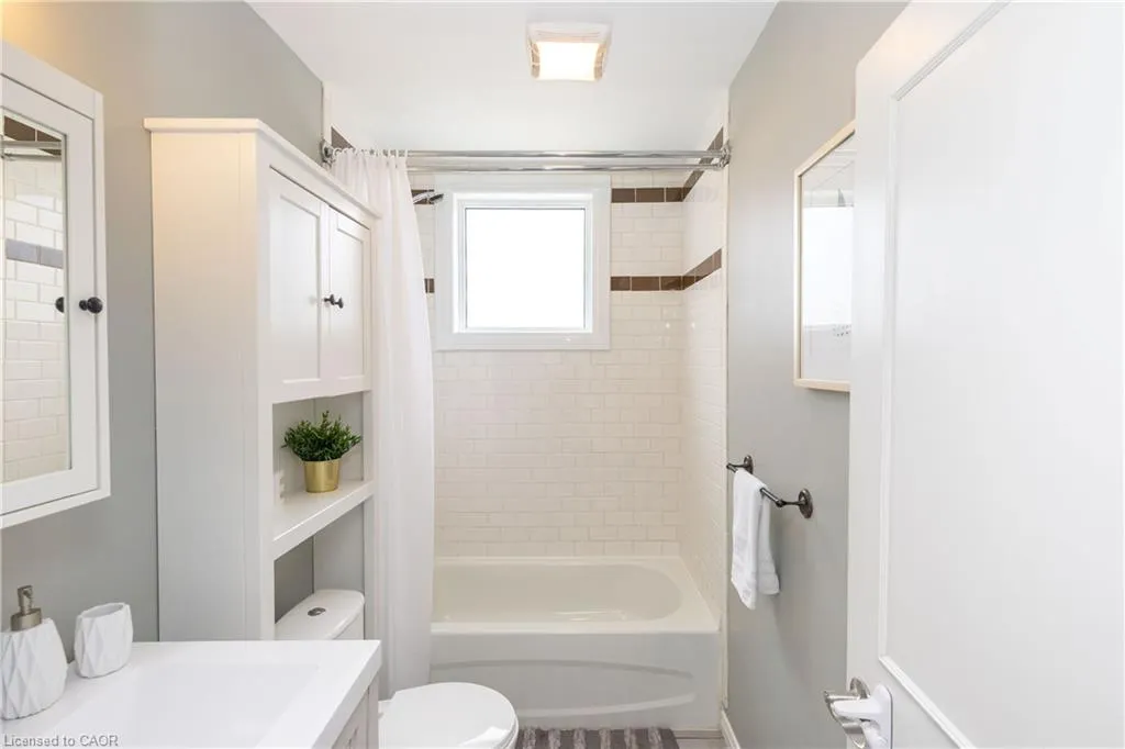 4 Sunning Hill Avenue, #UPPER