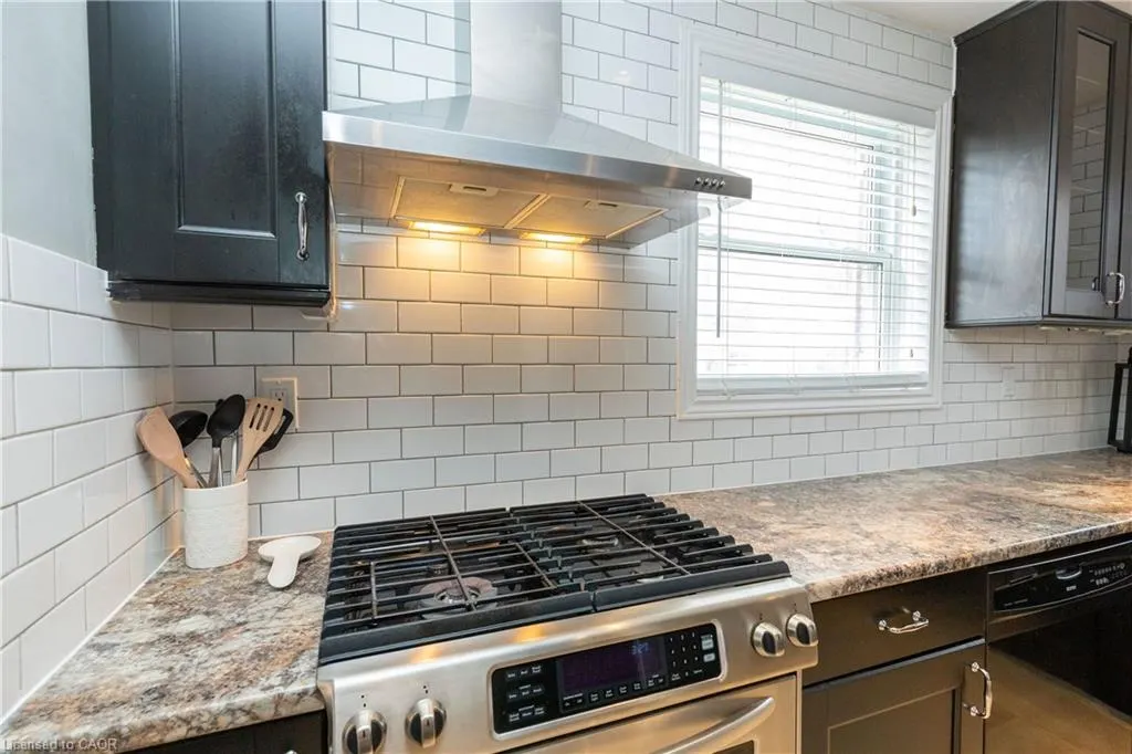 4 Sunning Hill Avenue, #UPPER
