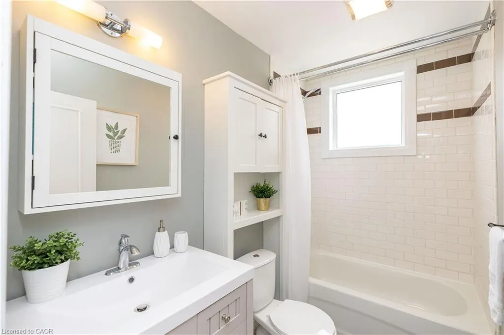 4 Sunning Hill Avenue, #UPPER