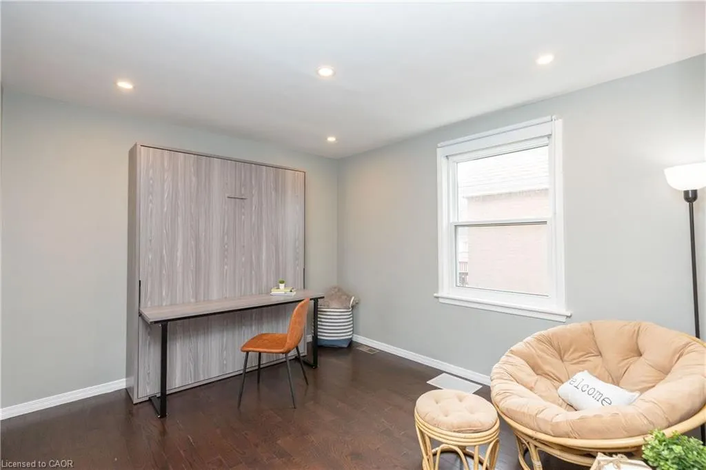4 Sunning Hill Avenue, #UPPER