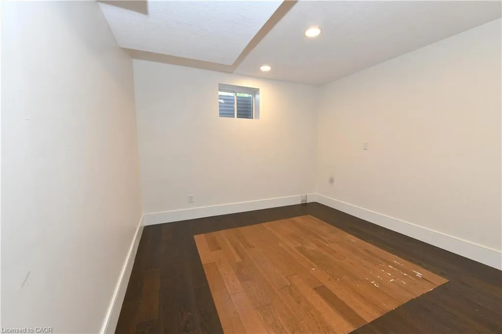 6 Shadyridge Place
