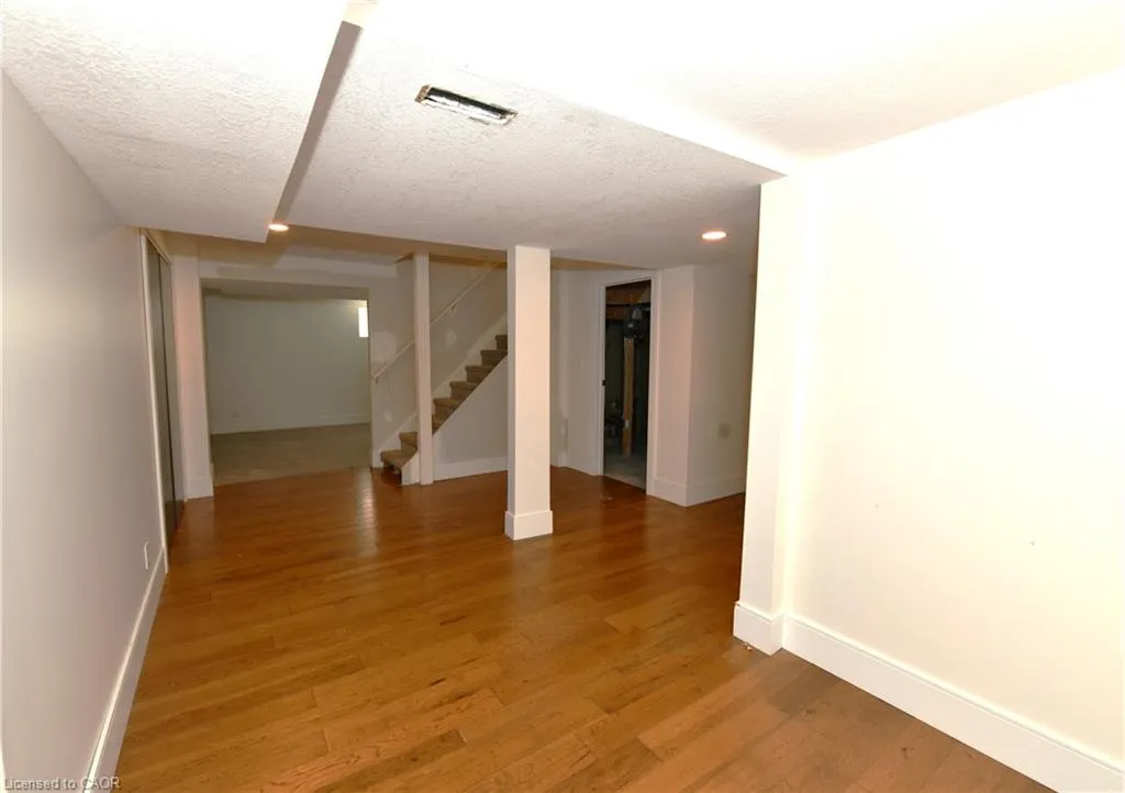 6 Shadyridge Place