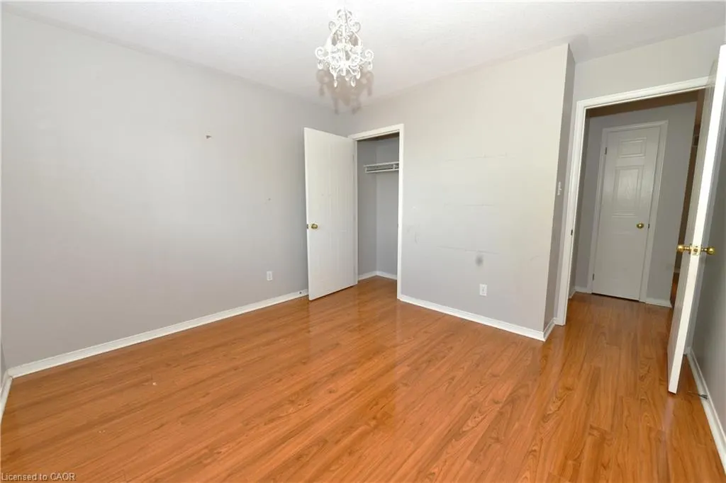 6 Shadyridge Place