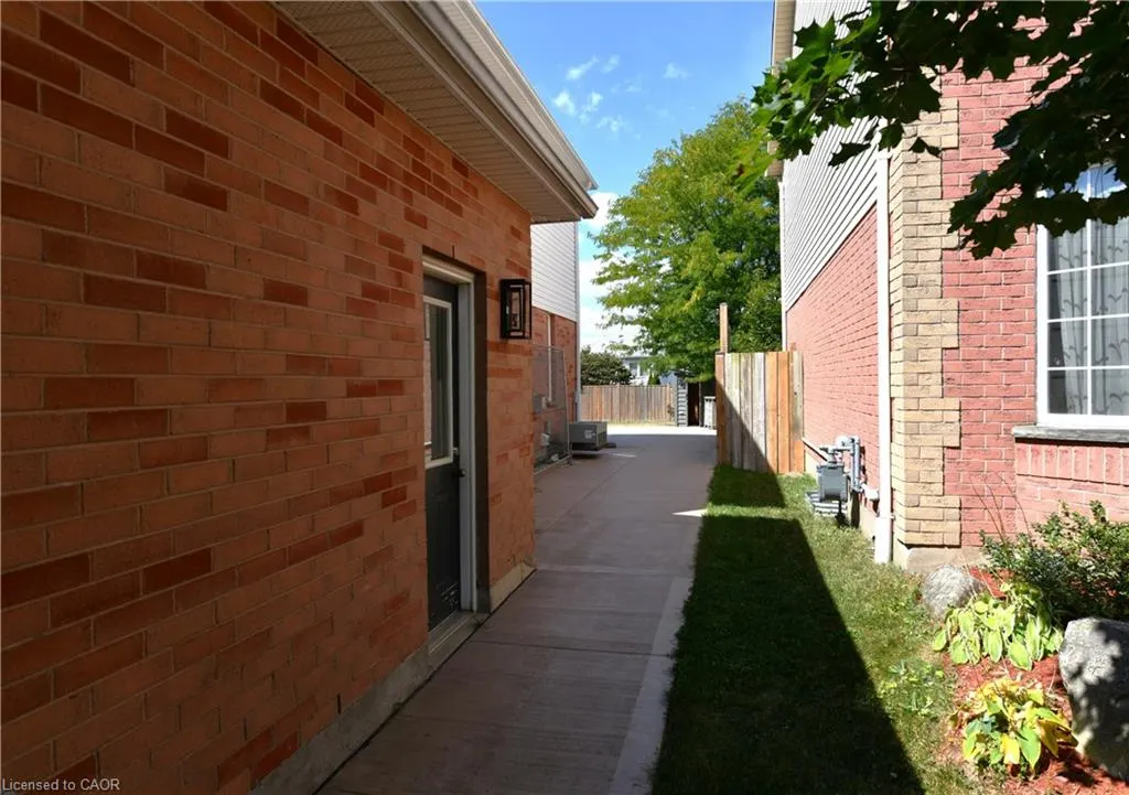 6 Shadyridge Place