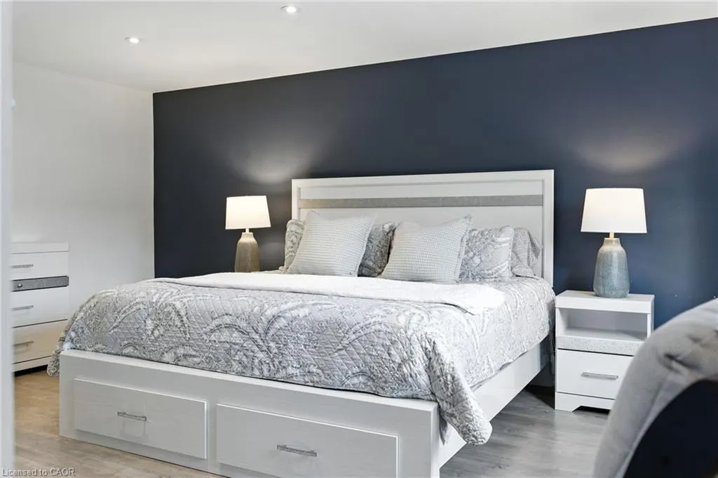 1 Royalwood Court, #5