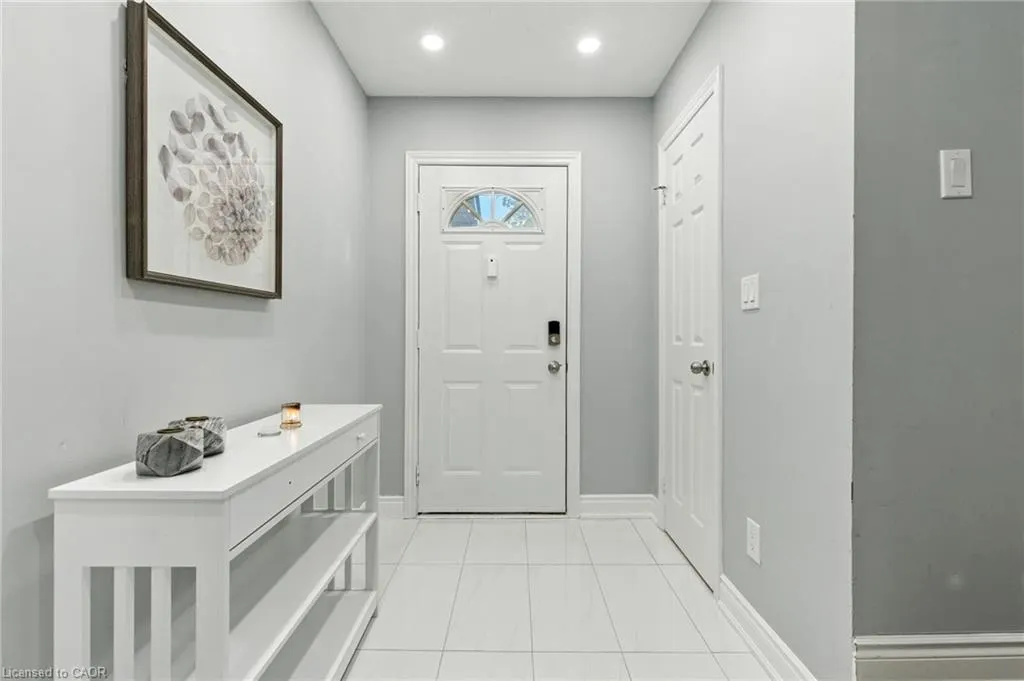 1 Royalwood Court, #5