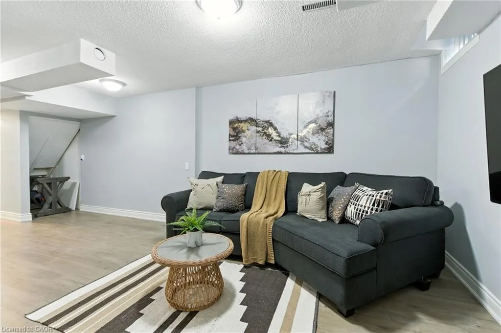 1 Royalwood Court, #5