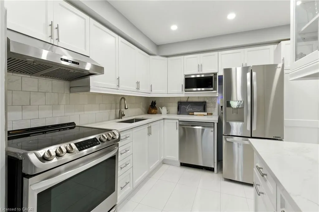 1 Royalwood Court, #5