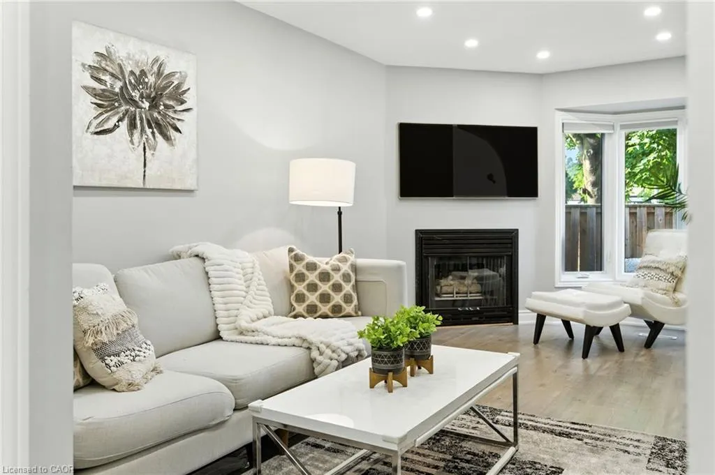 1 Royalwood Court, #5