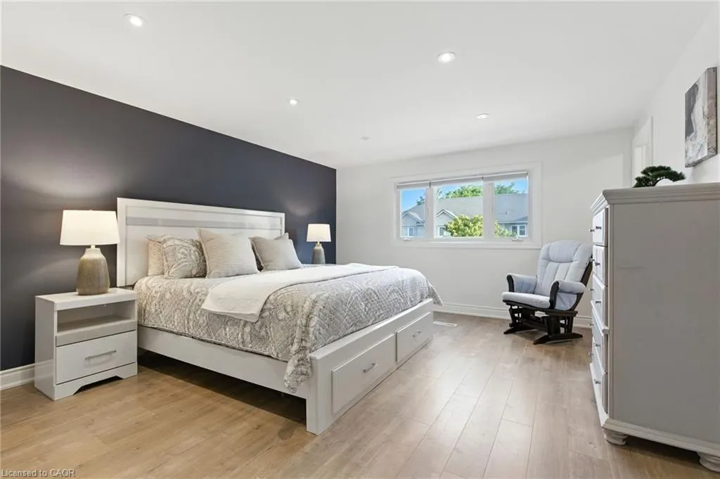 1 Royalwood Court, #5
