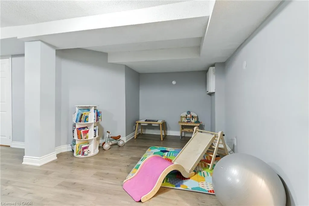 1 Royalwood Court, #5