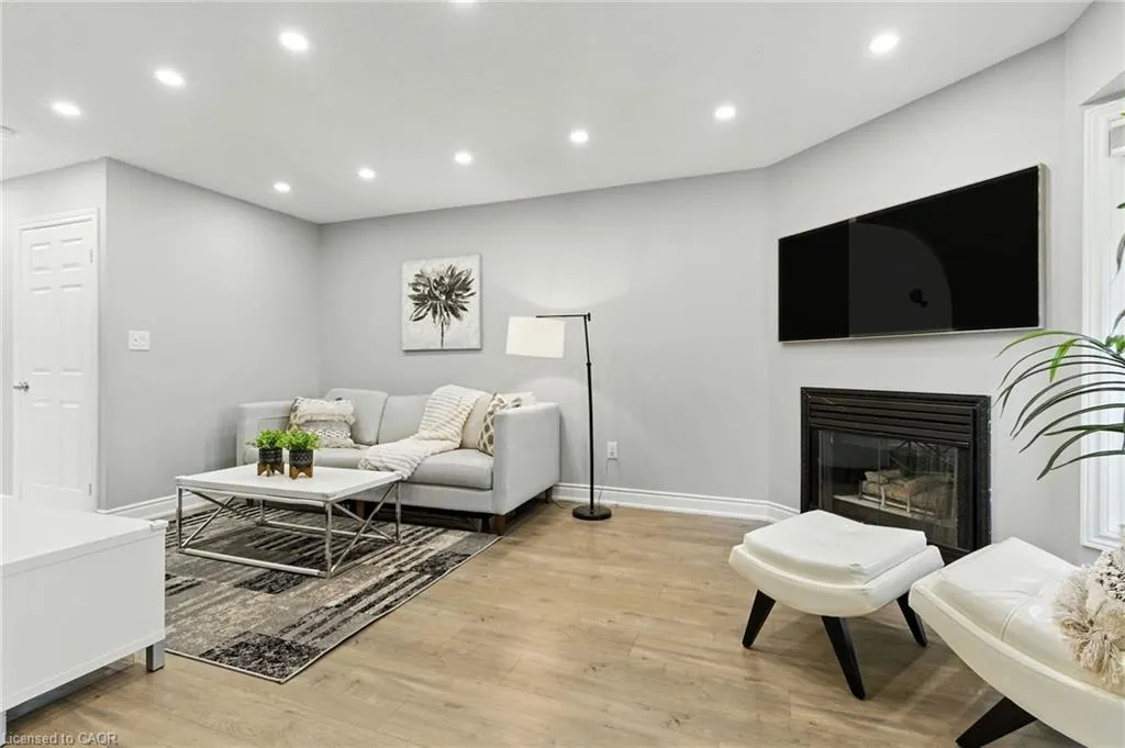 1 Royalwood Court, #5