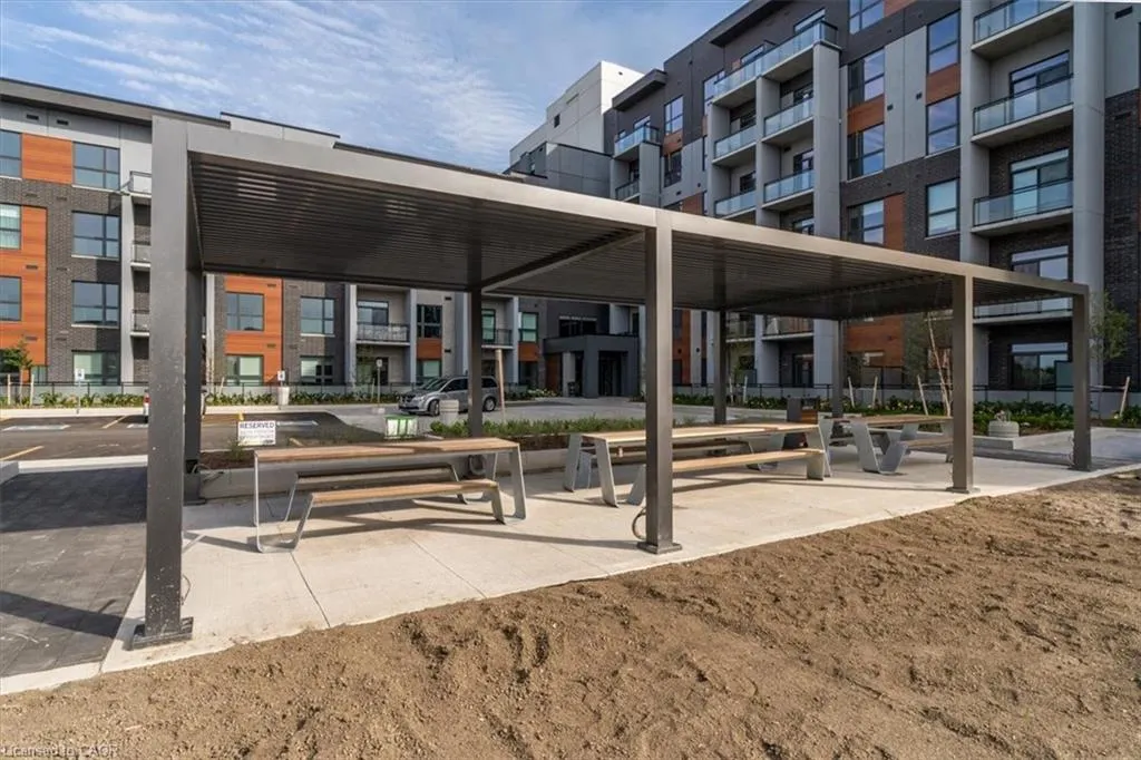 95 Dundas Street W, #404